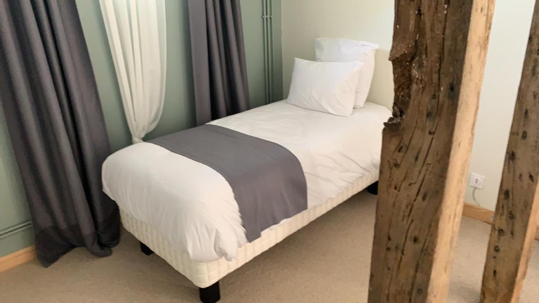 Le Troncais Hotell Saint-Bonnet-Tronçais Exteriör bild
