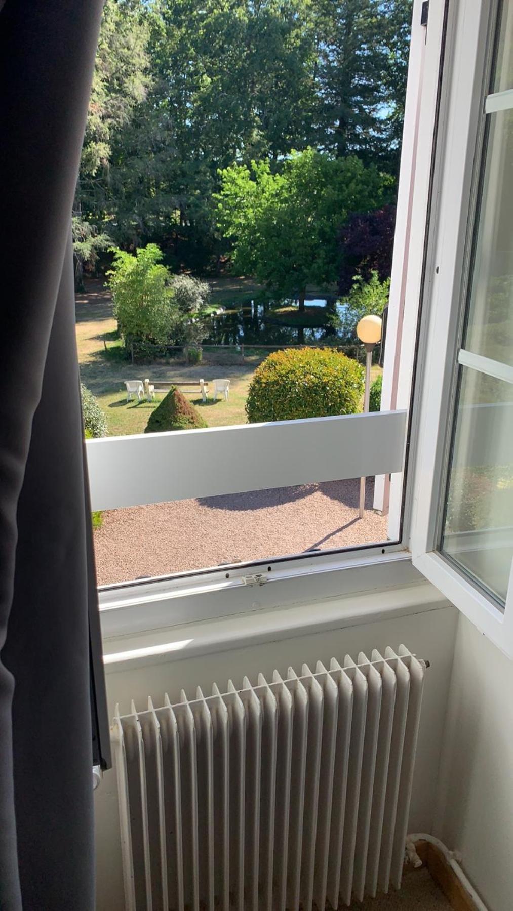 Le Troncais Hotell Saint-Bonnet-Tronçais Exteriör bild
