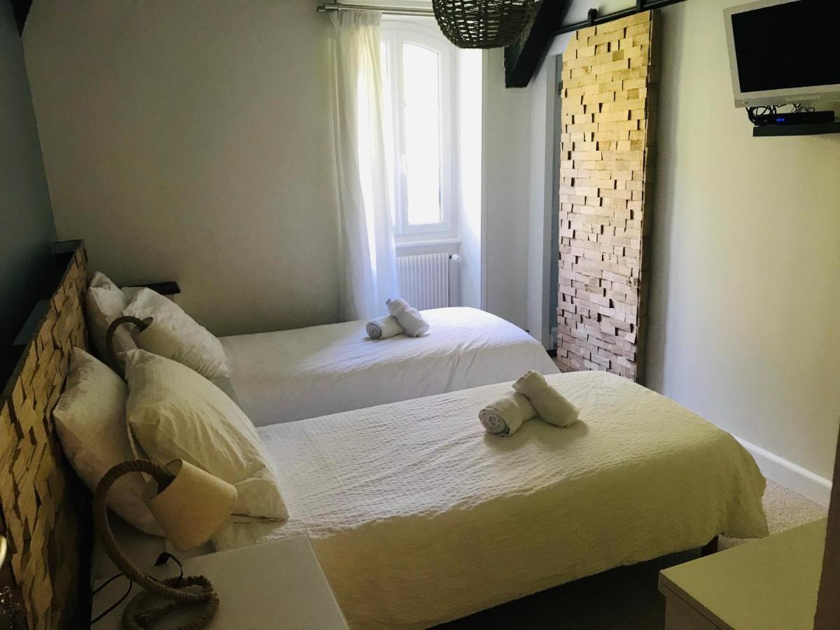 Le Troncais Hotell Saint-Bonnet-Tronçais Exteriör bild